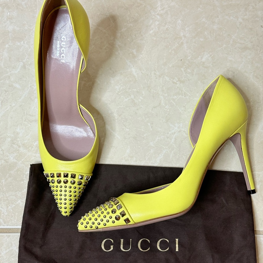 Louis Vuitton never worn size 40 (9.5 US) heels.
